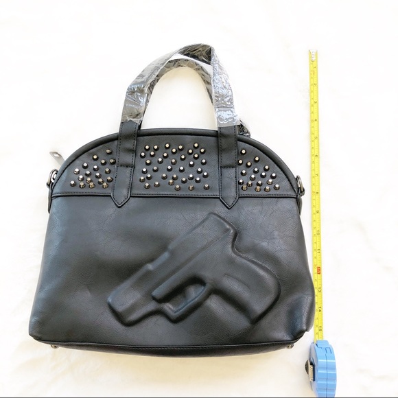 FAUX LEATHER RIVETED GUN DESIGN HANDBAG BLACK - Picture 3 of 6